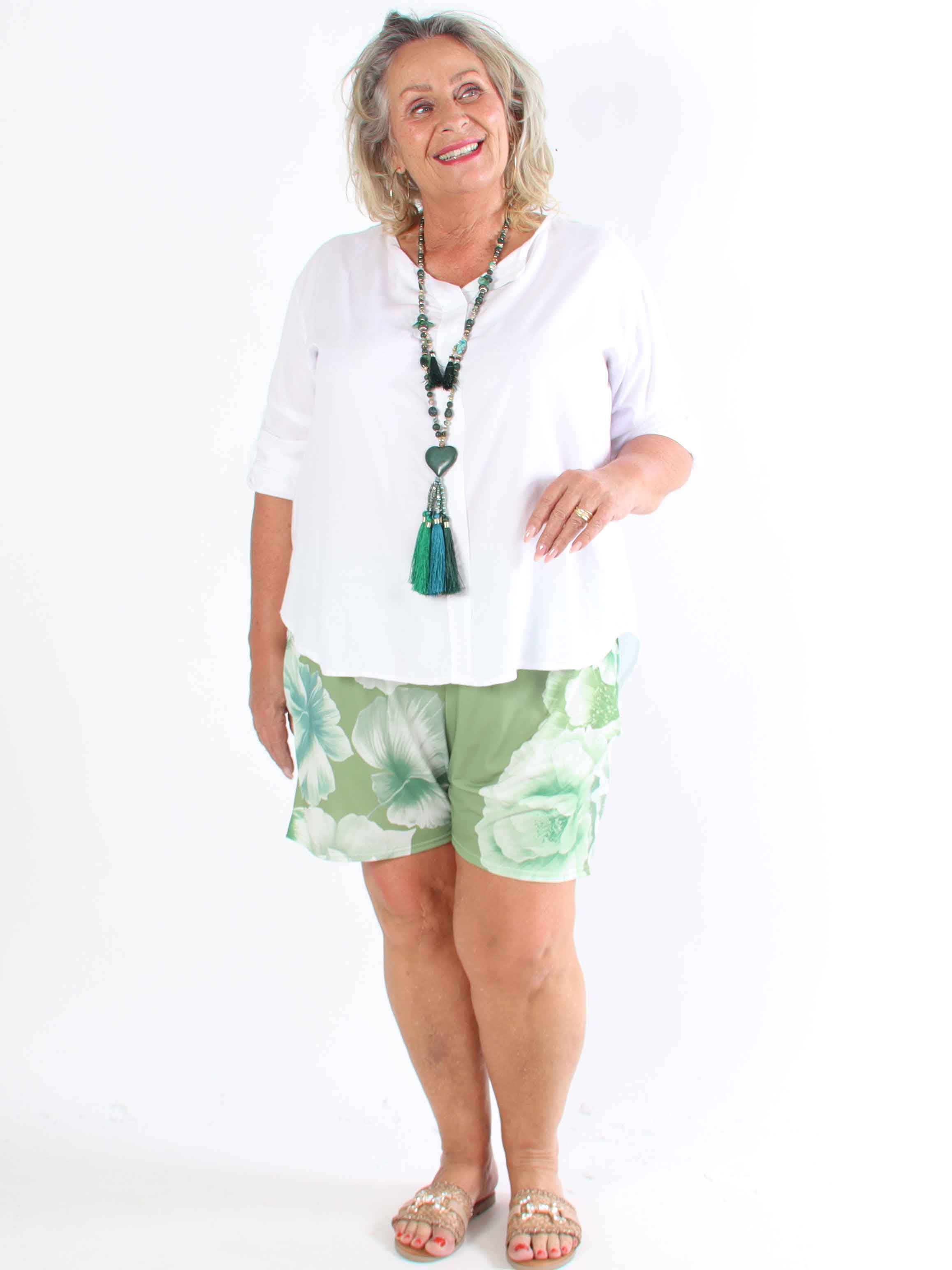 Pams Flower Shorts - Elastiske plus size shorts med blomsterprint